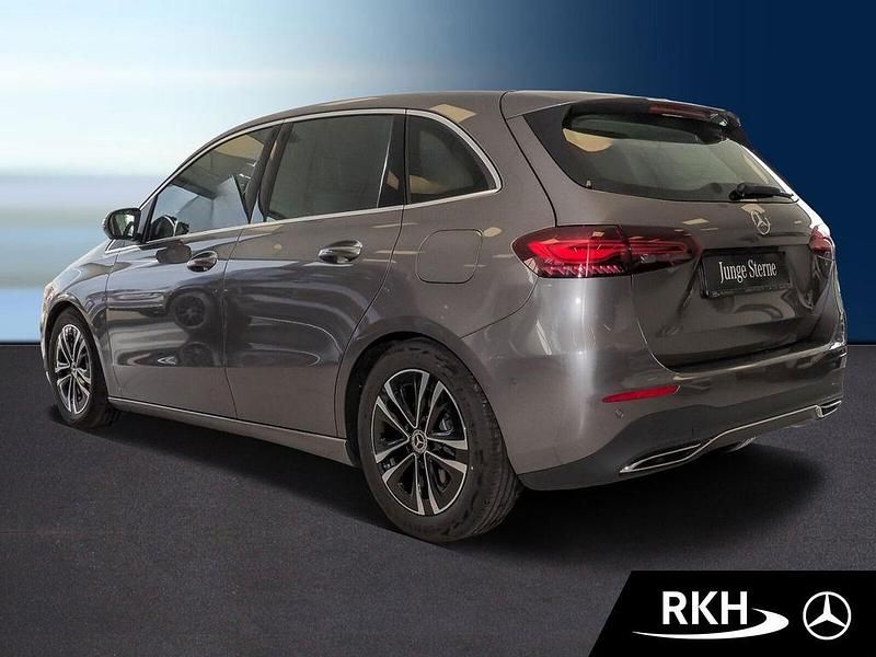 Gebraucht Mercedes B200 Progressive 163 PS (119 kW) 2025 Grau Van / Kleinbus