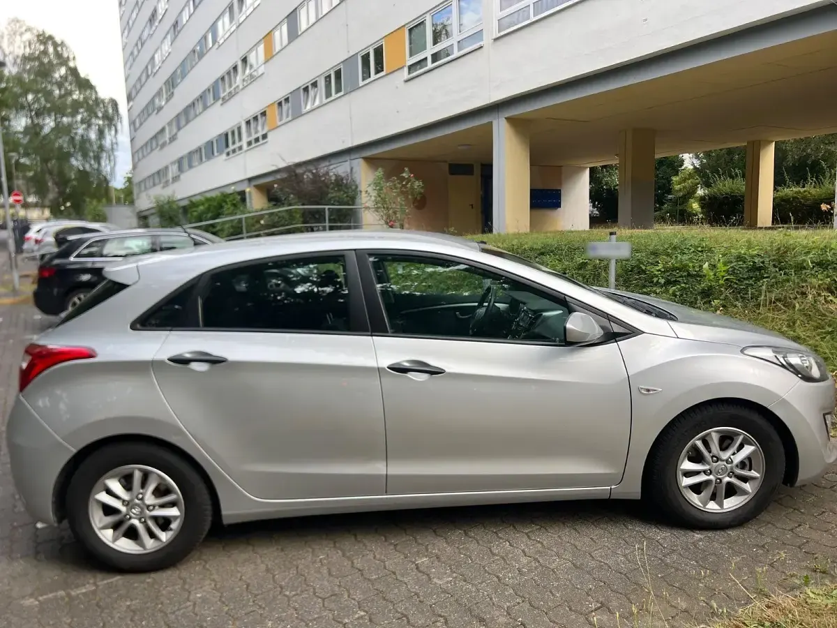 Gebraucht Hyundai i30 Classic 99 PS (72 kW) 2012 Silber Kombi