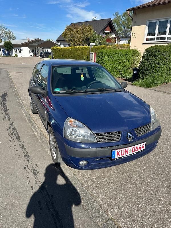 Second-hand Renault Clio II 58 CP (42 kW) 2003 Albastru Hatchback