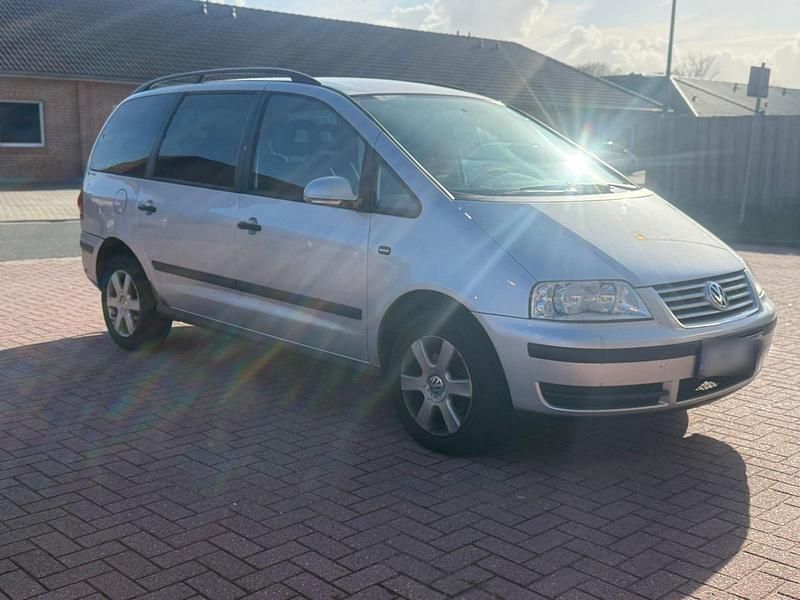Second-hand VW Sharan 115 CP (84 kW) 2007 Argintiu Monovolum