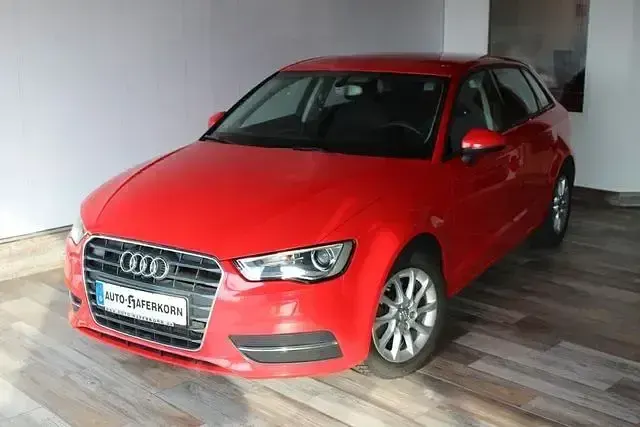 Gebraucht Audi A3 Attraction 150 PS (110 kW) 2014 Rot Limousine