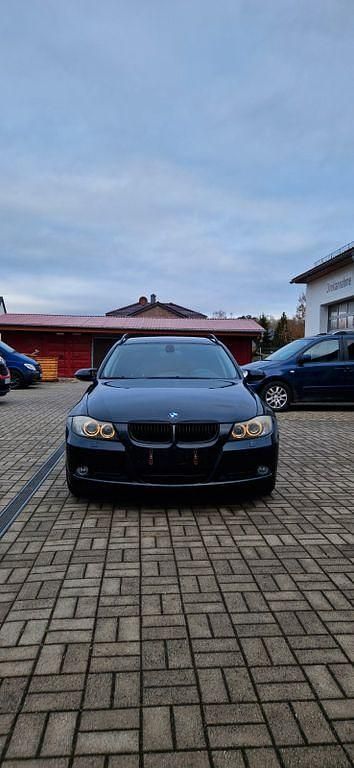 Schwarz Gebraucht 2008 BMW 320 Kombi | 3.990 € (Guter Preis) - Bild 1/4