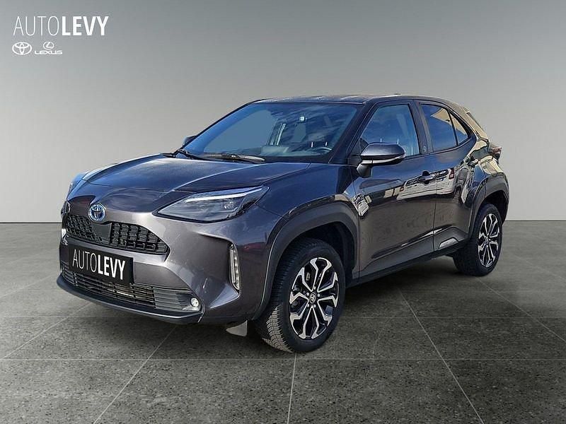 Grau Gebraucht 2023 Toyota Yaris Cross Team SUV | 23.887 € (Superpreis) - Bild 1/4