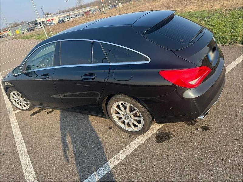 Gebraucht Mercedes CLA180 Urban 120 PS (88 kW) 2016 Schwarz Limousine