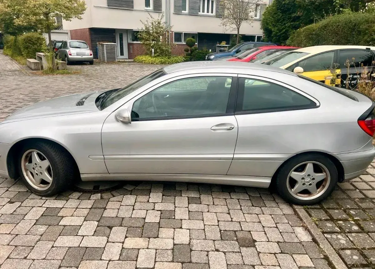 Gebraucht Mercedes C180 129 PS (94 kW) 2001 Silber Coupé
