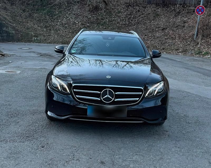 Gebraucht Mercedes E220 Avantgarde 194 PS (142 kW) 2019 Schwarz Kombi