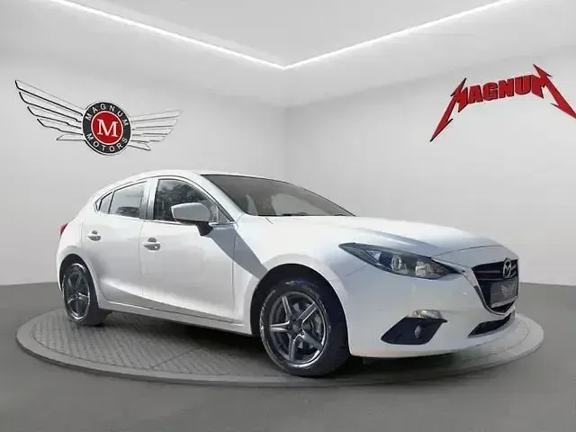 Używany Mazda 3 Center-Line 150 KM (110 kW) 2015 Biały Sedan/Limuzyna