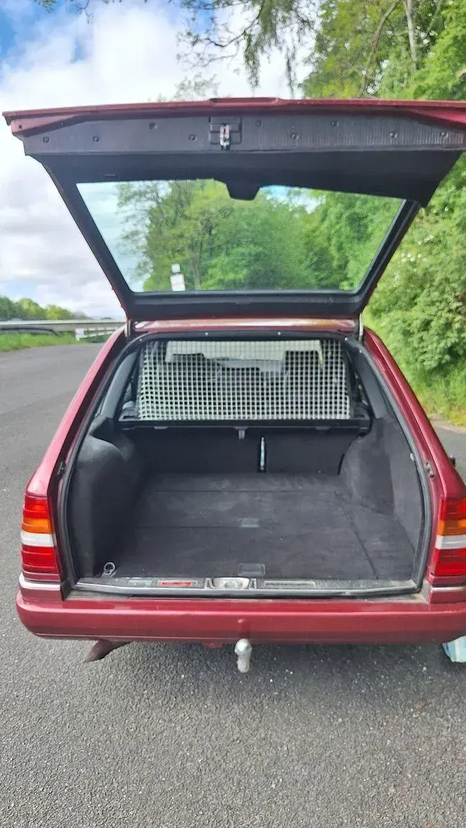 Gebraucht Mercedes E220 150 PS (110 kW) 1993 Rot Kombi