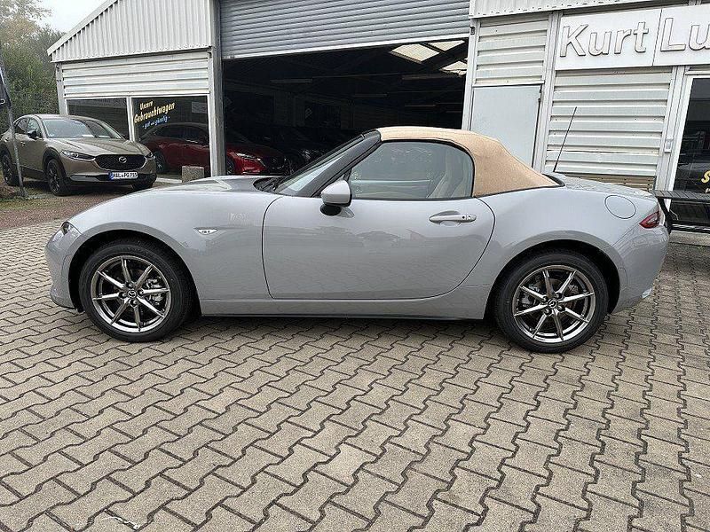 Neu Mazda MX5 Kazari 132 PS (97 kW) 2025 Beige Cabrio