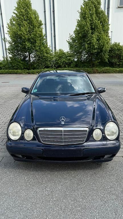 Schwarz Gebraucht 2000 Mercedes E270 Limousine | 4.000 € (Superpreis) - Bild 1/4