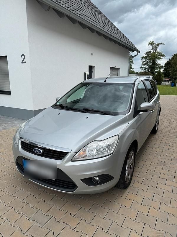 Silber Gebraucht 2011 Ford Focus Kombi | 2.100 € (Superpreis) - Bild 1/4