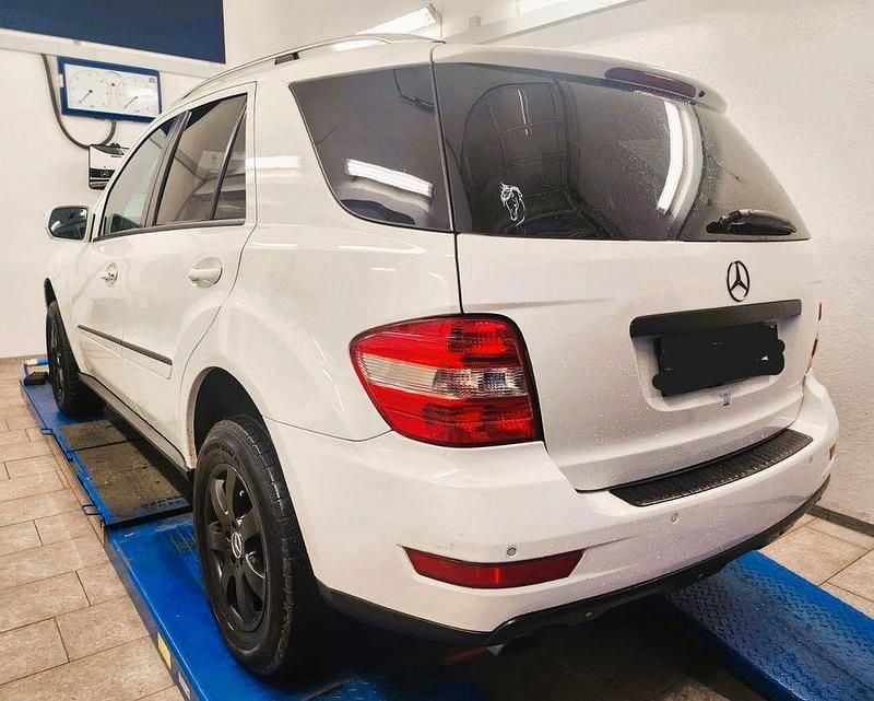Gebraucht Mercedes ML320 224 PS (164 kW) 2008 Weiß SUV