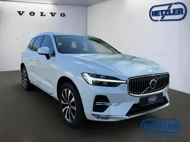 Gebraucht Volvo XC60 Plus 190 PS (139 kW) 2023 Crystal white / metallic SUV