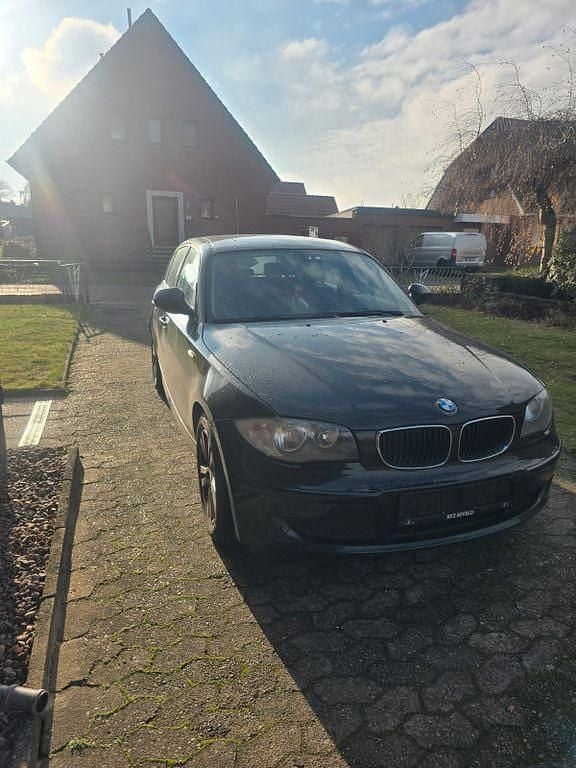 Schwarz Gebraucht 2010 BMW 116 Sport Line Kleinwagen | 2.000 € (Guter Preis) - Bild 1/4