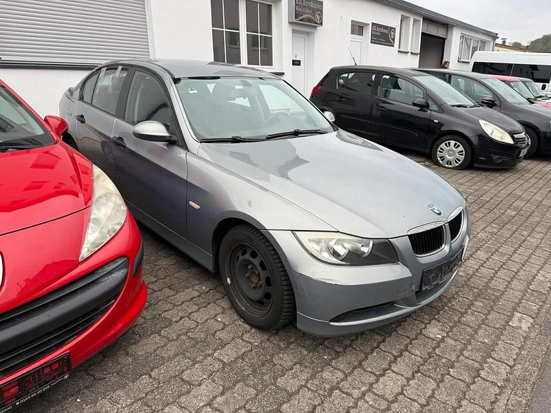 Gebraucht BMW 318 143 PS (105 kW) 2007 Grau Limousine