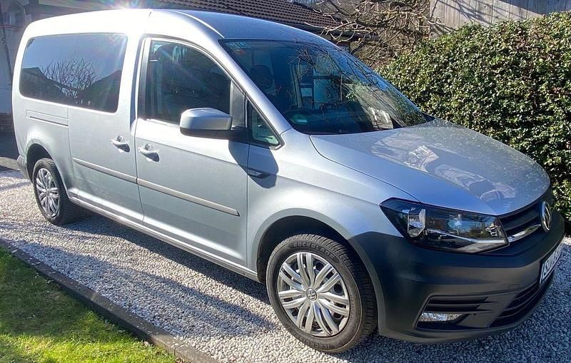 Gebraucht VW Caddy Maxi Highline 102 PS (75 kW) 2017 Silber Van / Kleinbus