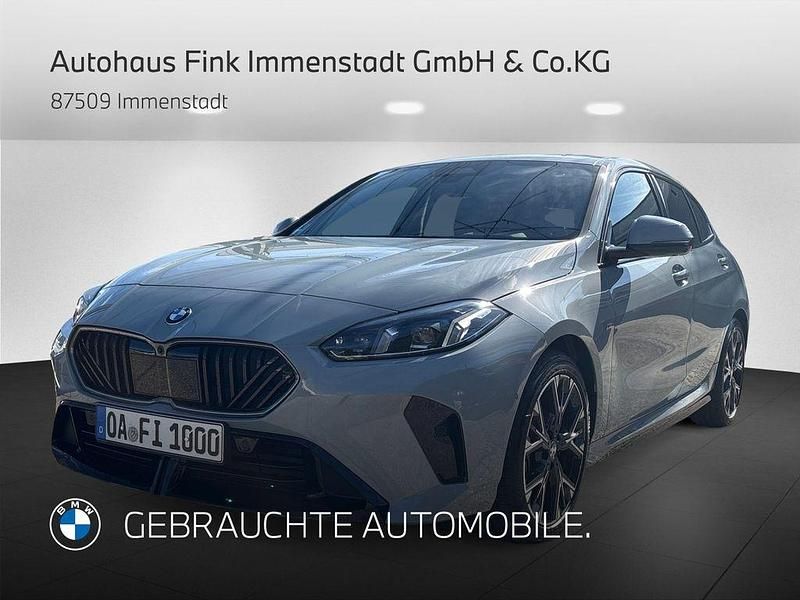 M brooklyn grau metallic Gebraucht 2025 BMW 120 M Sport Kleinwagen | 44.844 € (Teuer) - Bild 1/4