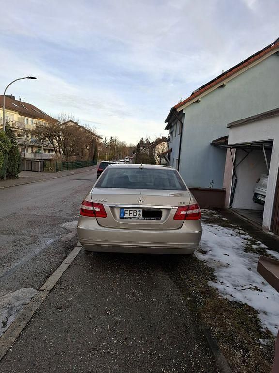 Gebraucht Mercedes E220 170 PS (125 kW) 2013 Gold Limousine