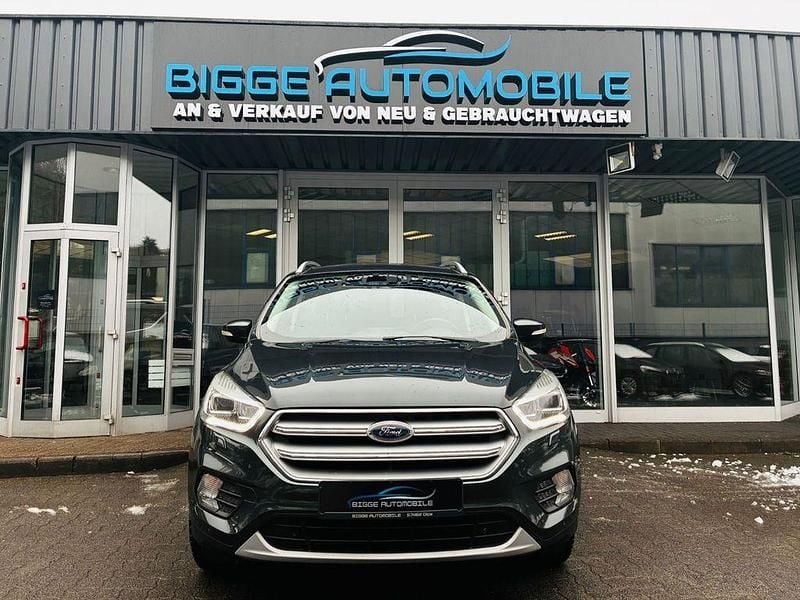 Gebraucht Ford Kuga Titanium 179 PS (131 kW) 2017 Grau SUV