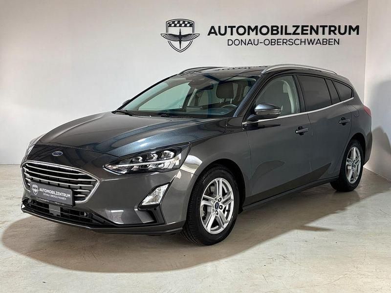 Grau Gebraucht 2021 Ford Focus Cool & Connect Limousine | 12.890 € (Fairer Preis) - Bild 1/4