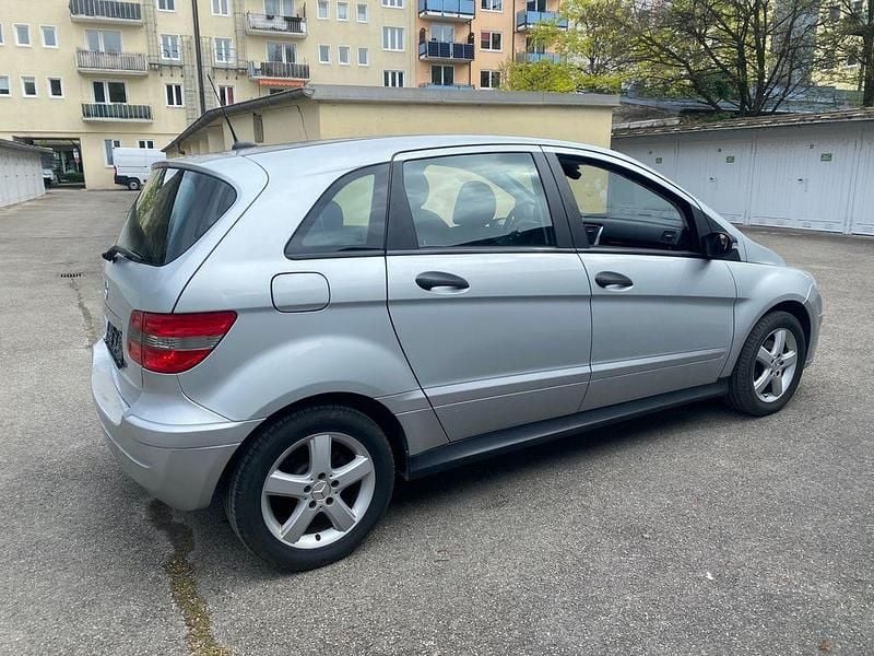 Usata Mercedes B150 95 CV (69 kW) 2005 Argento Monovolume