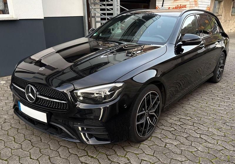 Gebraucht Mercedes E220 AMG 194 PS (142 kW) 2022 Schwarz Kombi