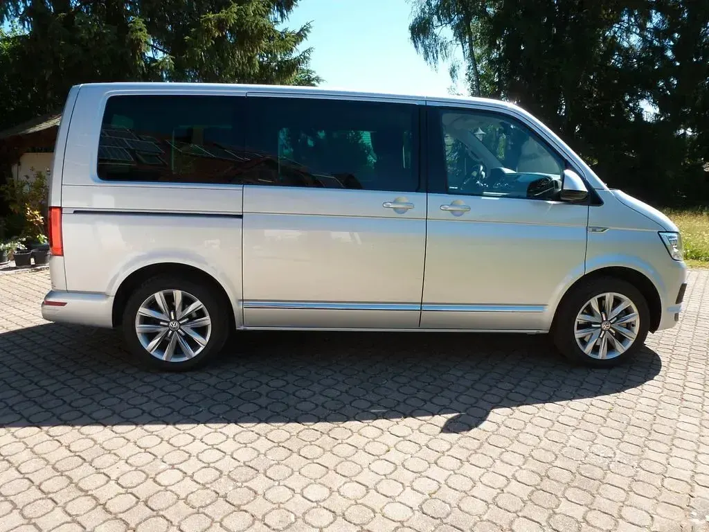 Gebraucht VW Multivan Highline 150 PS (110 kW) 2017 Grau Van / Kleinbus