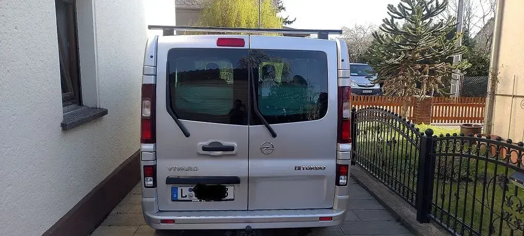 Gebraucht Opel Vivaro 145 PS (106 kW) 2017 Silber Van / Kleinbus