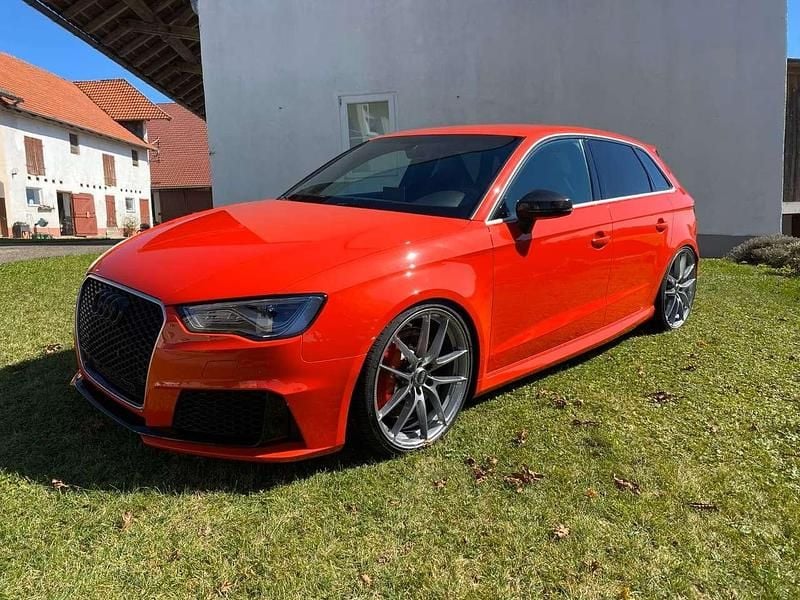 Rot Gebraucht 2016 Audi RS3 Sportback Sport Kleinwagen | 35.499 € (Fairer Preis) - Bild 1/4