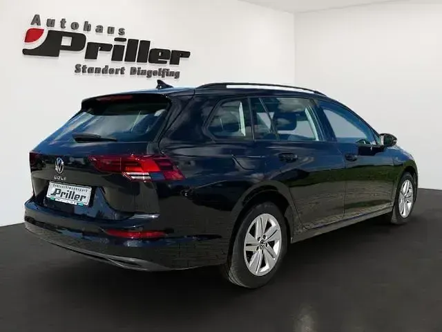 Gebraucht VW Golf VIII Life 150 PS (110 kW) 2022 Schwarz Kombi