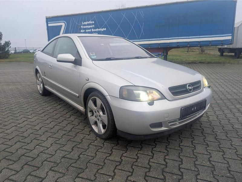 Gebraucht Opel Astra 146 PS (107 kW) 2003 Silber Coupé