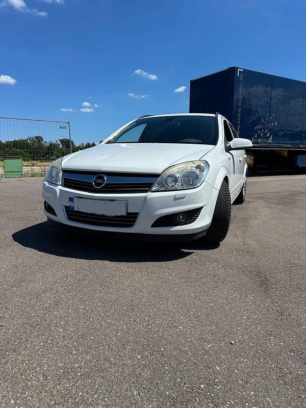 Weiß Gebraucht 2010 Opel Astra OPC Kombi | 3.000 € (Fairer Preis) - Bild 1/4