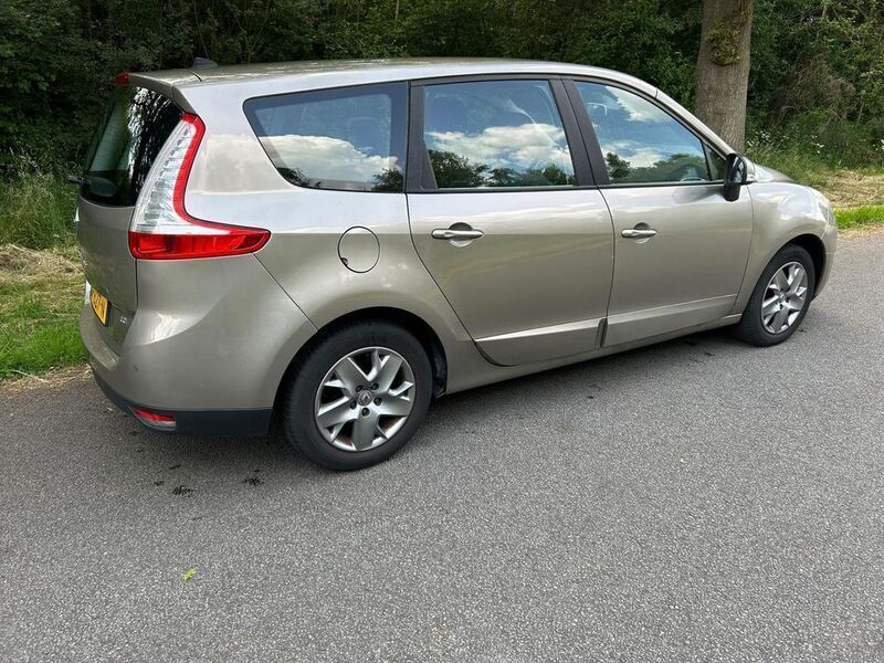 Gebraucht Renault Grand Scénic III Expression 110 PS (80 kW) 2011 Braun Van / Kleinbus