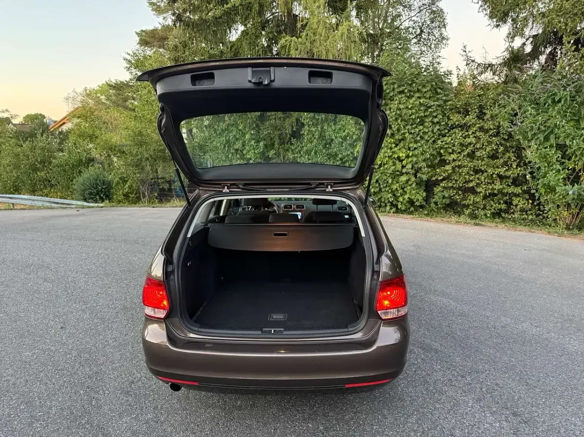 Gebraucht VW Golf VI Trendline 105 PS (77 kW) 2010 Braun Kombi