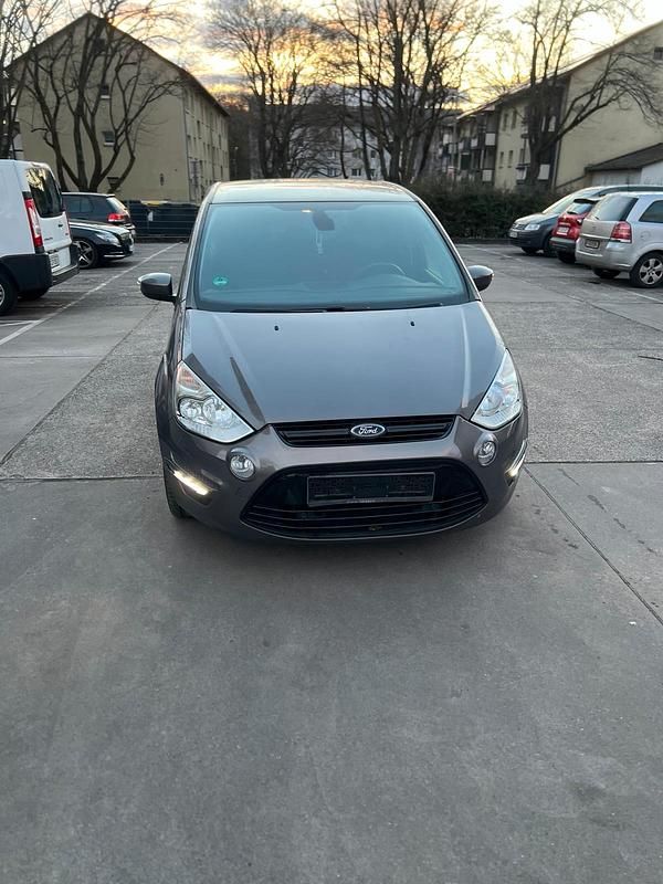 Gebraucht Ford S-MAX S 140 PS (102 kW) 2014 Braun Van / Kleinbus
