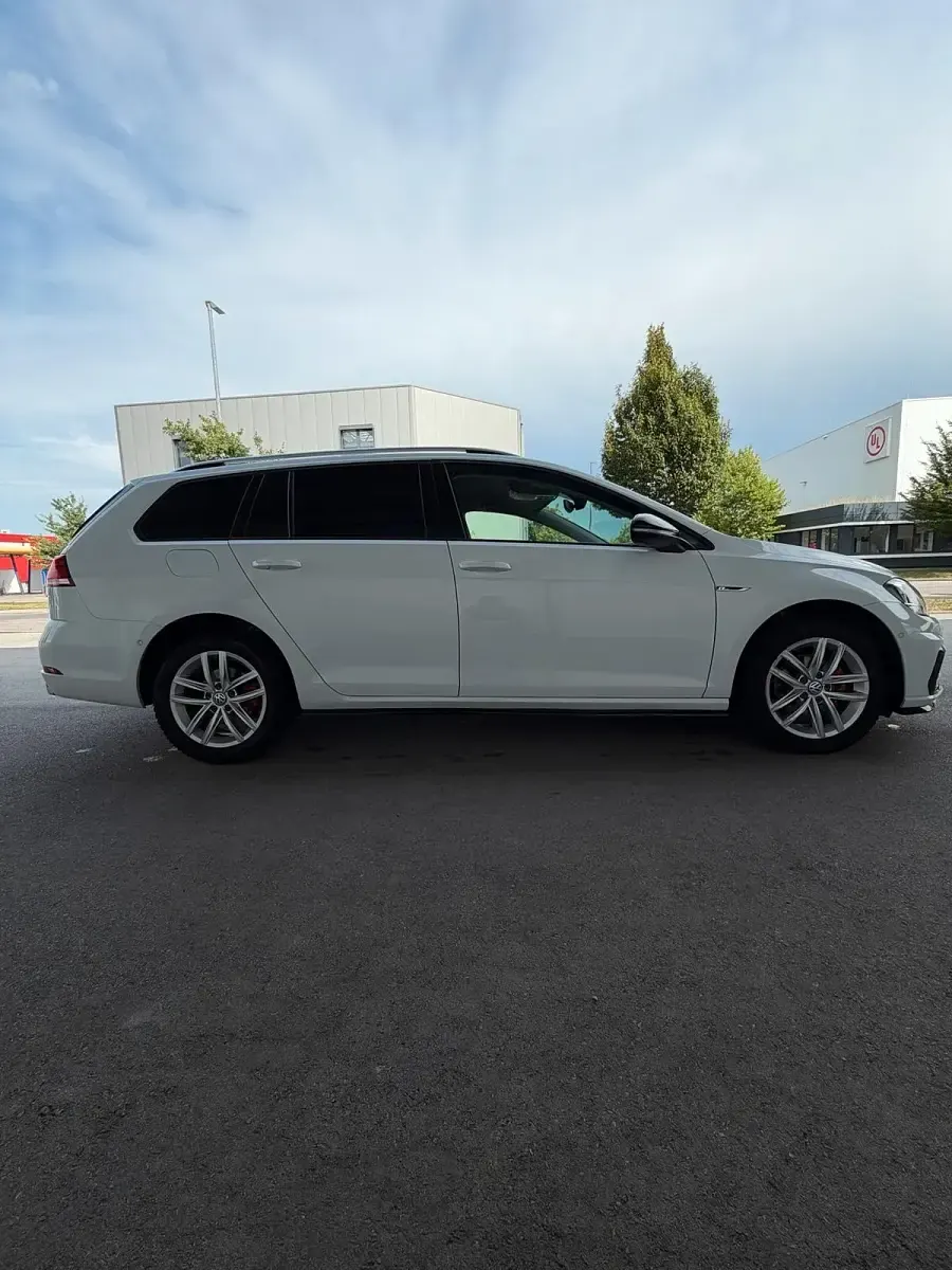 Gebraucht VW Golf VII R-line 150 PS (110 kW) 2019 Weiß Kombi