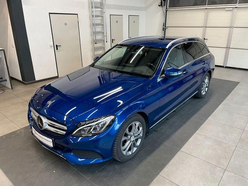 Blau Gebraucht 2017 Mercedes C250 Kombi | 19.900 € (Fairer Preis) - Bild 1/4