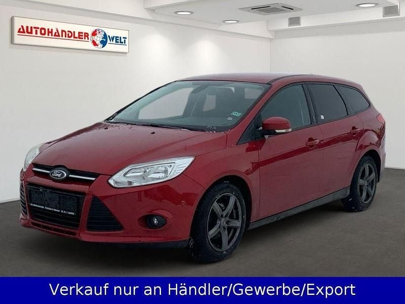 Rot Gebraucht 2013 Ford Focus Trend Limousine | 2.499 € (Superpreis) - Bild 1/3