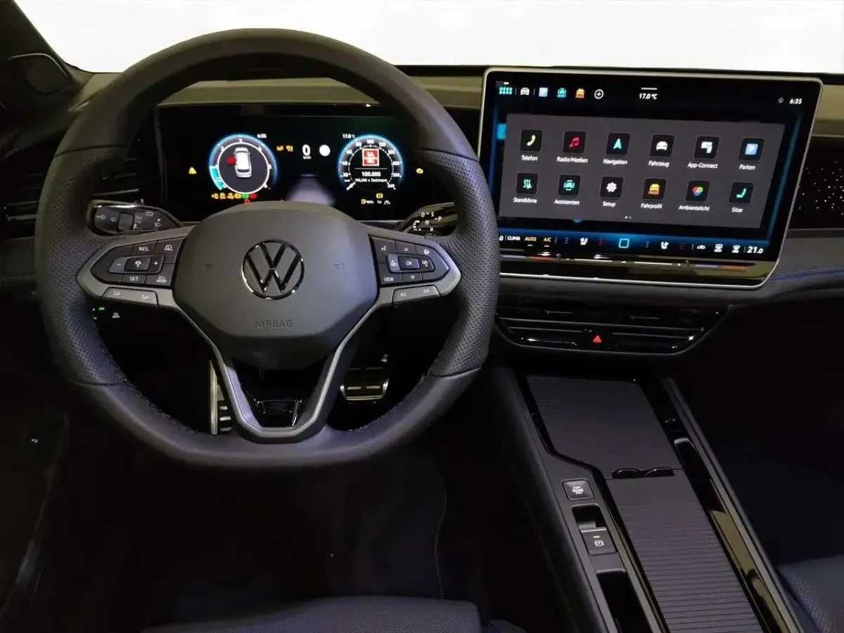 Neu VW Passat R-line 193 PS (141 kW) 2025 Pure white / grenadillschwarz Kombi