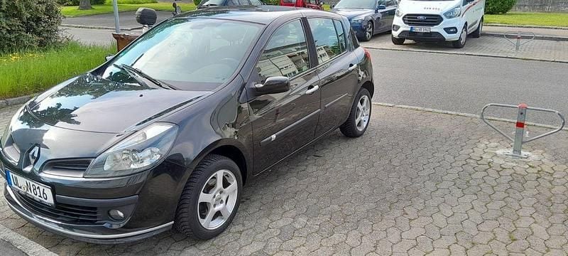 Schwarz Gebraucht 2006 Renault Clio II Dynamique Limousine | 3.120 € (Fairer Preis) - Bild 1/4