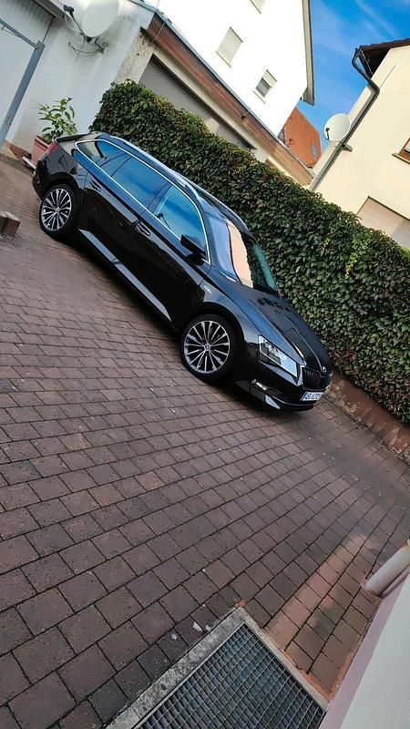 Gebraucht Skoda Superb LAURIN & KLEMENT 190 PS (139 kW) 2016 Braun Kombi