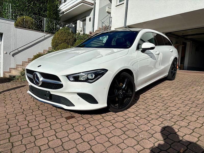 Weiß Gebraucht 2020 Mercedes CLA180 Shooting Brake Progressive Kombi | 20.490 € (Fairer Preis) - Bild 1/4