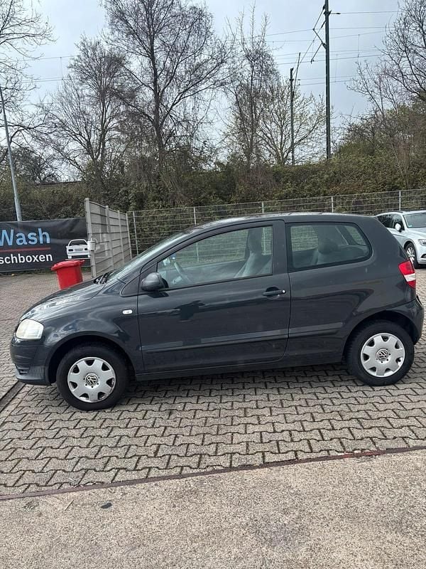 Usado VW Fox 54 HP (39 kW) 2005 Cinzento Citadino