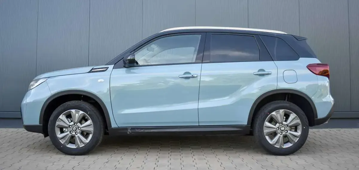Gebraucht Suzuki Vitara Comfort 109 PS (80 kW) 2026 Ice grayish blue / cosmic blac SUV