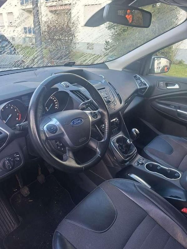 Gebraucht Ford Kuga Individual 150 PS (110 kW) 2015 Weiß SUV