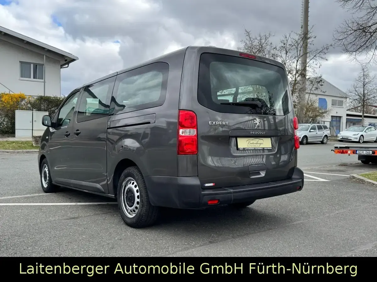 Gebraucht Peugeot Expert 144 PS (105 kW) 2021 Grau Van