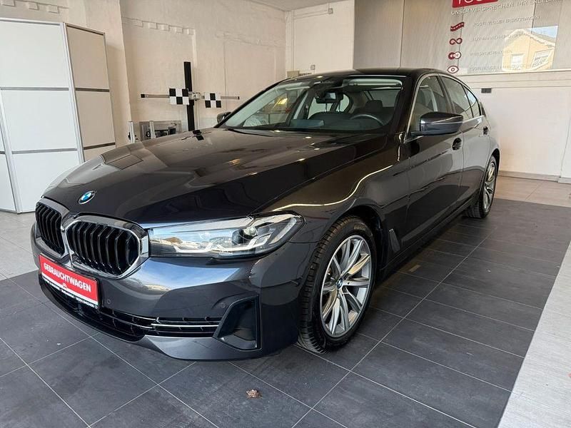 Gebraucht BMW 520 190 PS (139 kW) 2023 Sophistograu brillanteffekt Limousine