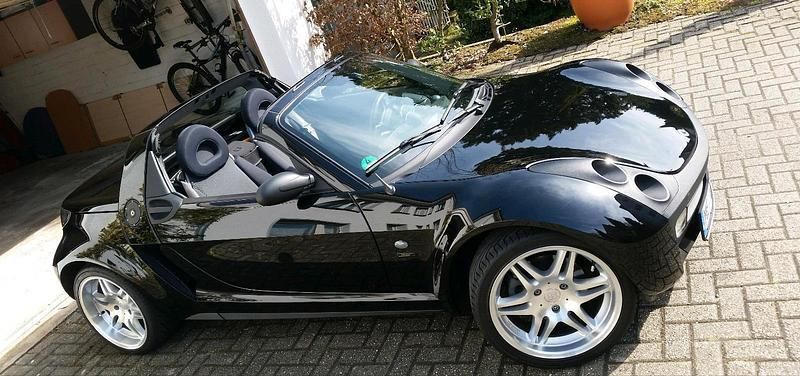 Schwarz Gebraucht 2004 Smart Roadster Cabrio | 10.500 € - Bild 1/4