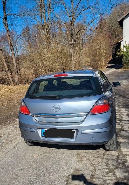 Gebraucht Opel Astra 116 PS (85 kW) 2007 Silber Limousine