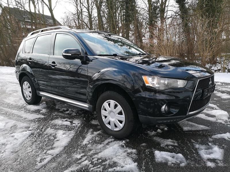 Gebraucht Mitsubishi Outlander Edition 147 PS (108 kW) 2011 Schwarz SUV